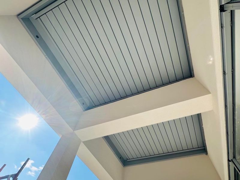 Bioklimatska pergola v obodni konstrukciji - Zagreb